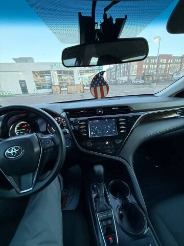 2019 Toyota Camry Hybrid LE