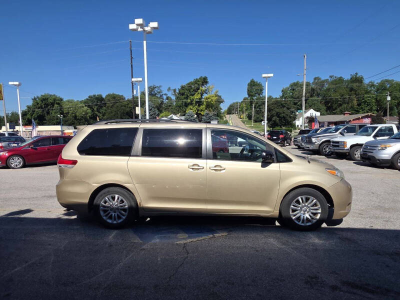 2012 Toyota Sienna XLE Mobility 7-Passenger