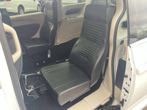 2024 Chrysler Voyager LX