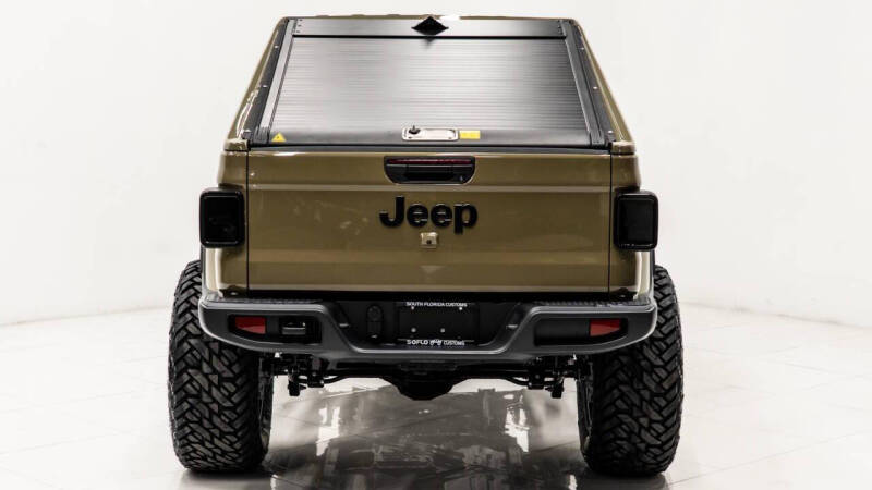 2025 Jeep Gladiator NightHawk