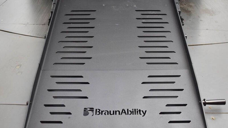 2025 Chrysler Voyager LX