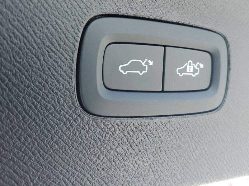 2025 Volvo XC90 B6 Ultra Bright Theme 6P