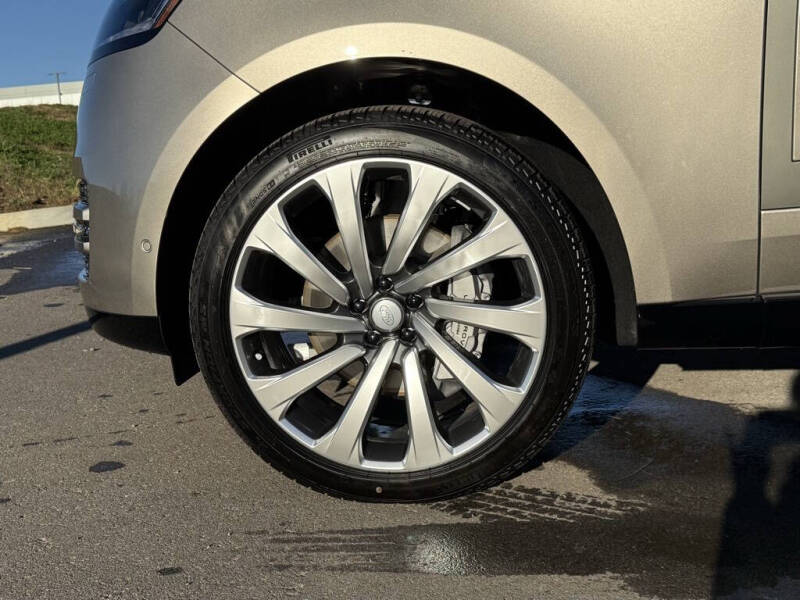 2025 Land Rover Range Rover P400 SE