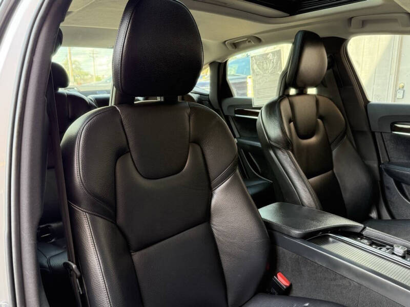 2017 Volvo S90 T5 Momentum