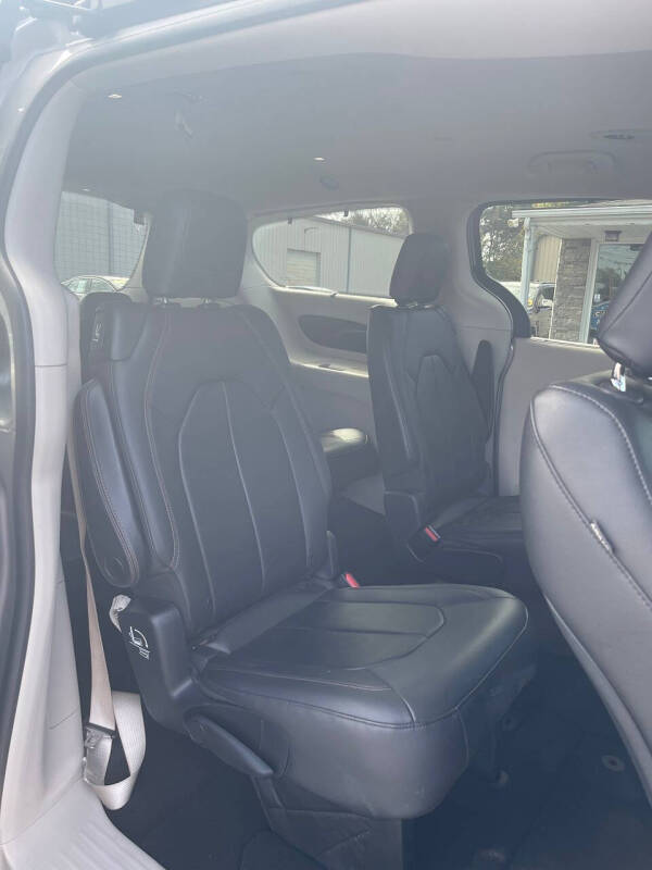 2017 Chrysler Pacifica Touring-L