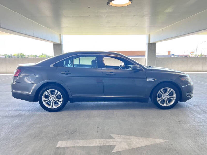 2018 Ford Taurus SEL