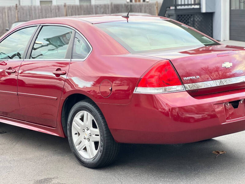 2011 Chevrolet Impala LT photo 11