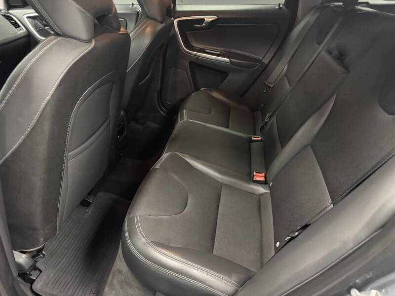 2017 Volvo XC60 T5 Dynamic