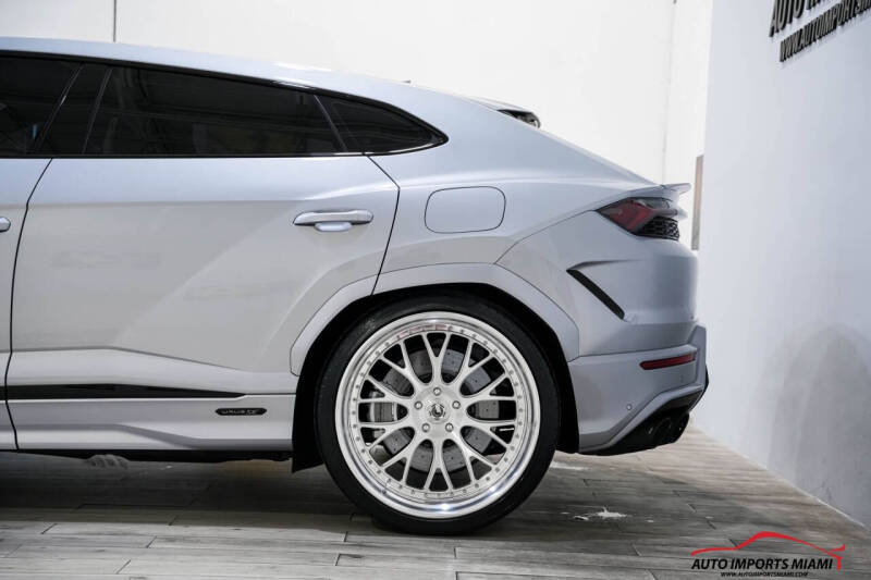 2025 Lamborghini Urus SE