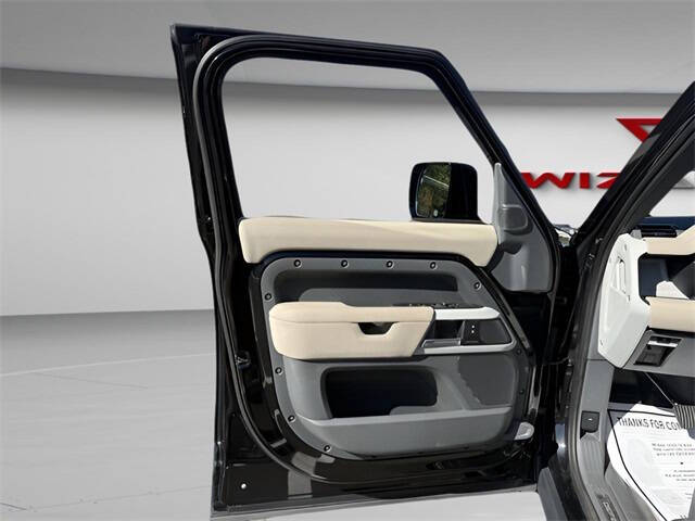 2022 Land Rover Defender 110 X-Dynamic SE