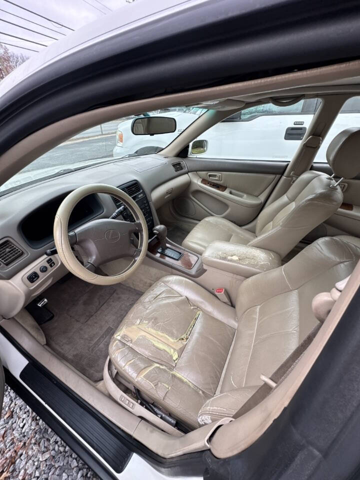 1997 Lexus ES 300 for sale at Well-Done Autos LLC in Cedartown, GA