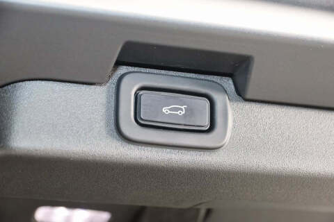 2023 Land Rover Discovery P300 S