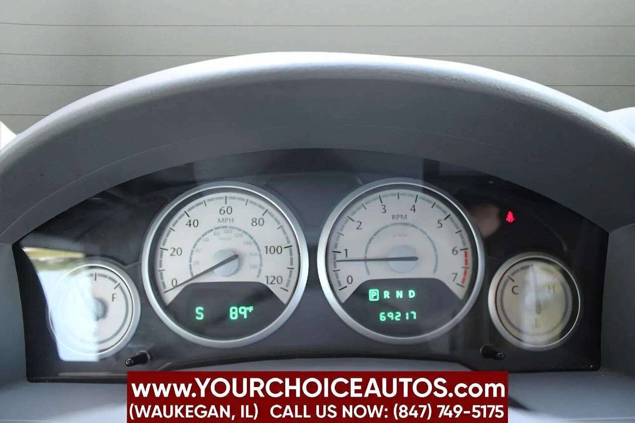 ChryslerTown and Country24