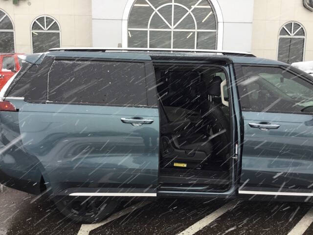 2024 Kia Carnival SX