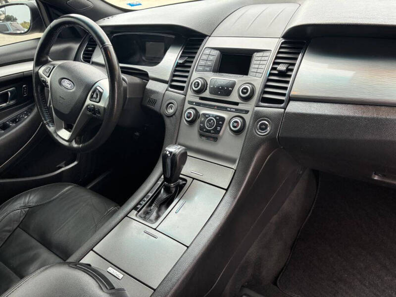 2016 Ford Taurus SEL