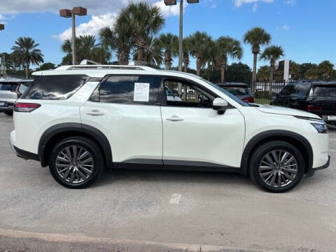 2024 Nissan Pathfinder SL