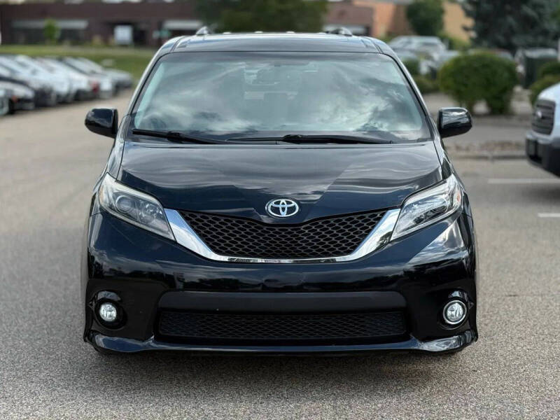 2017 Toyota Sienna SE 8-Passenger