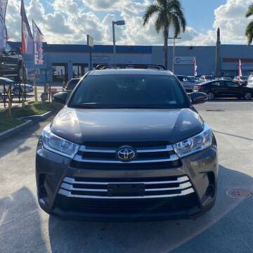 2018 Toyota Highlander for sale at Navarro Auto Motors in Hialeah FL
