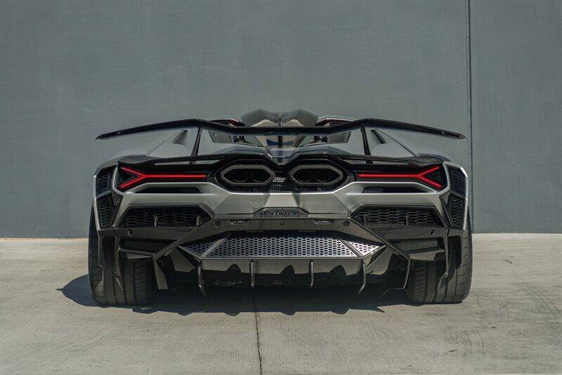 2024 Lamborghini Revuelto