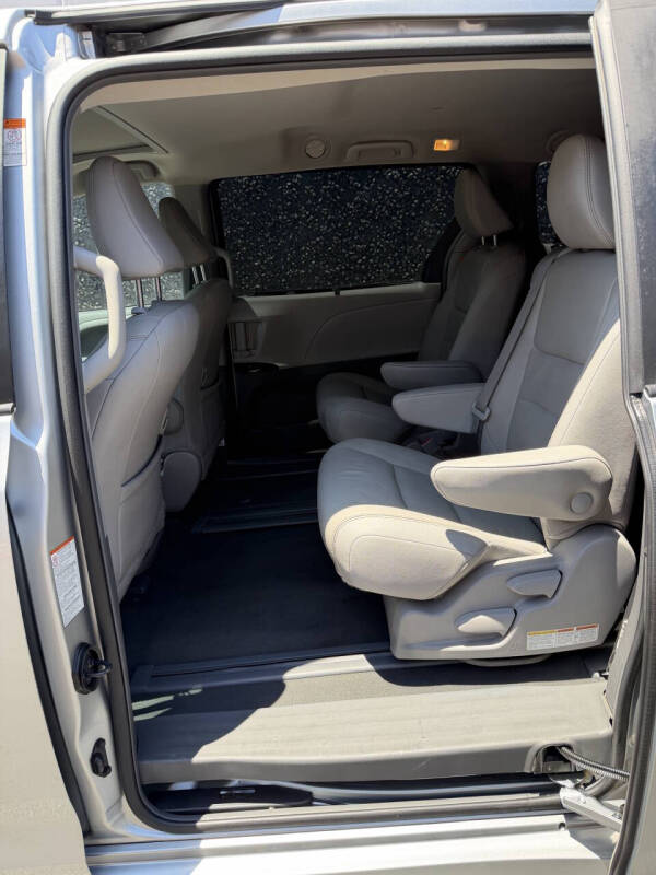 2019 Toyota Sienna XLE 8-Passenger