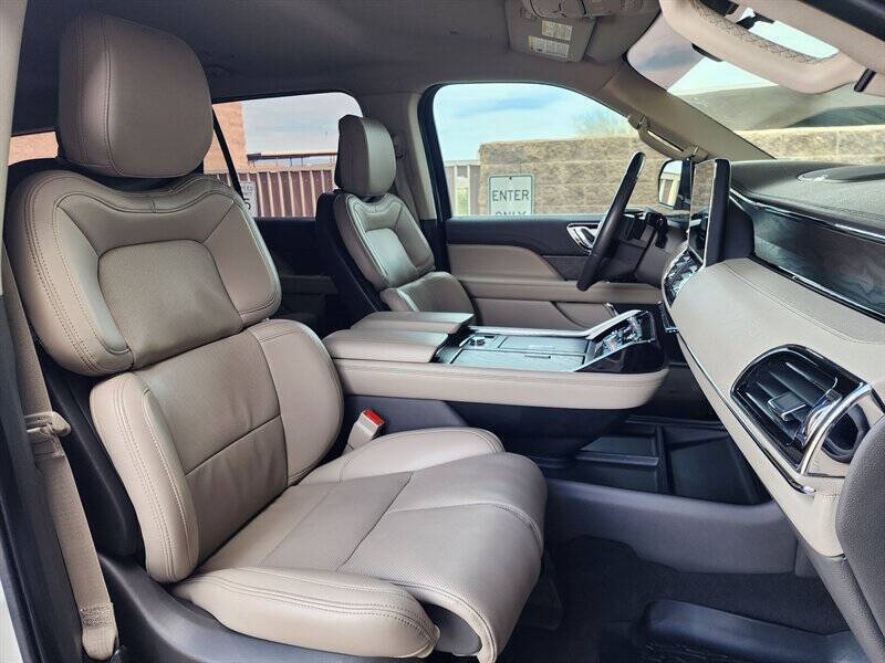 2023 Lincoln Navigator Standard