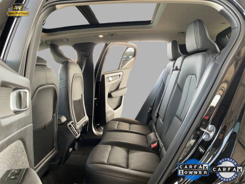 2025 Volvo XC40 B5 Plus Bright Theme