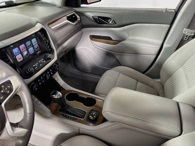 2017 GMC Acadia SLE-2