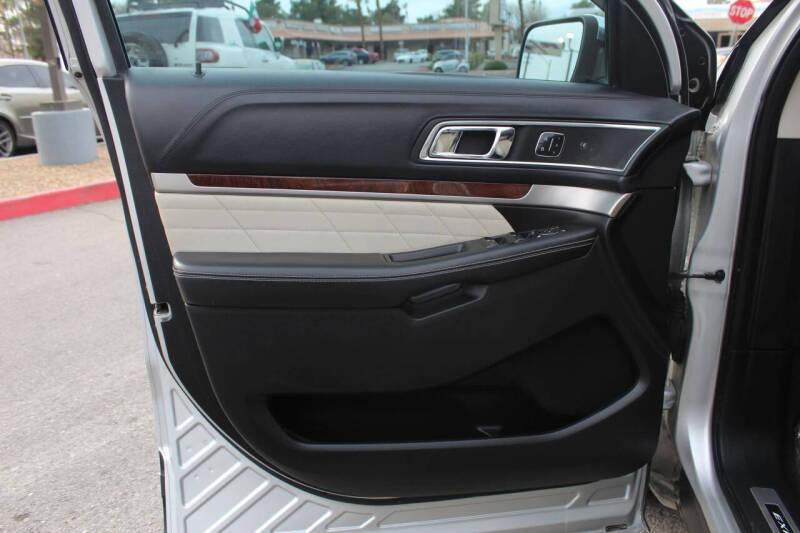 2017 Ford Explorer Platinum