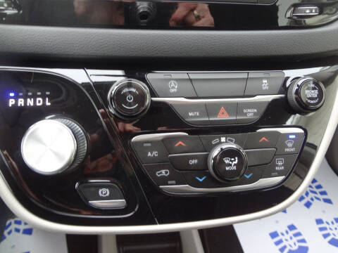 2021 Chrysler Voyager LX