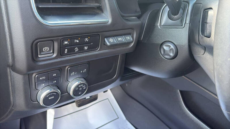 2023 GMC Yukon XL AT4