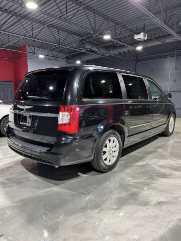 2013 Chrysler Town and Country Touring