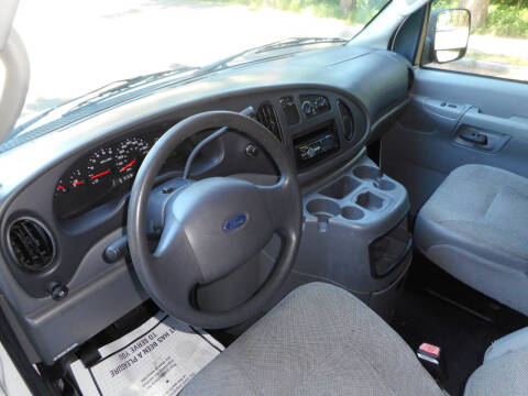 2004 Ford E-Series E-350 SD