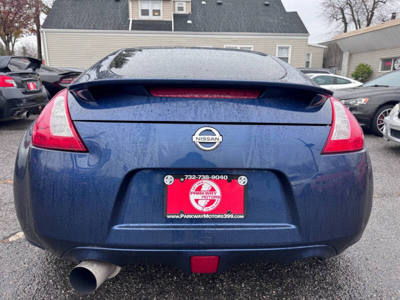 2014 Nissan 370Z Coupe Touring photo 6