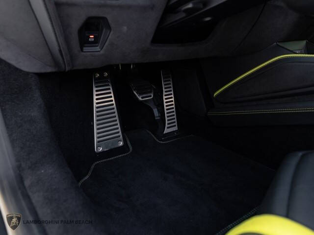 2024 Lamborghini Revuelto