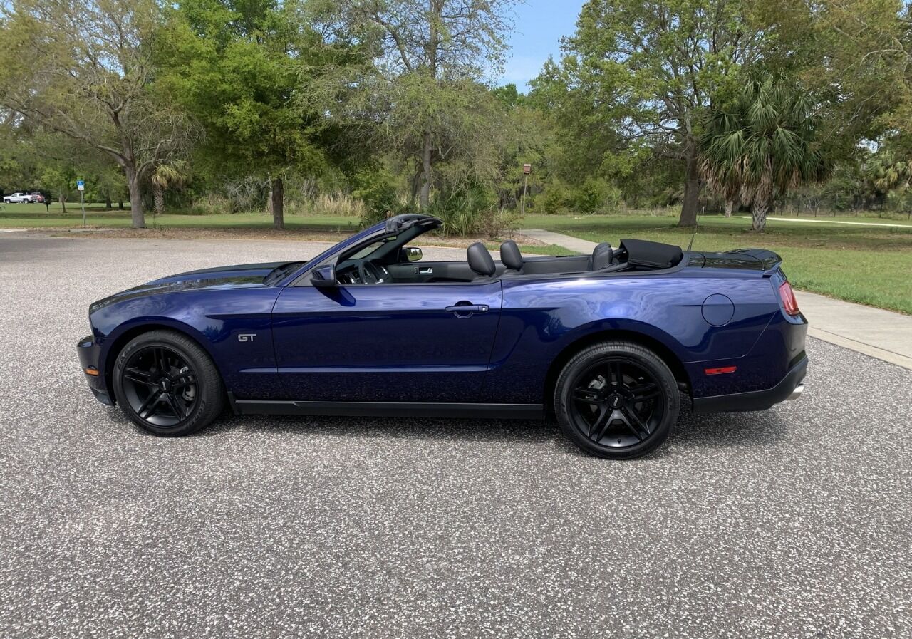 2010 Ford Mustang 1