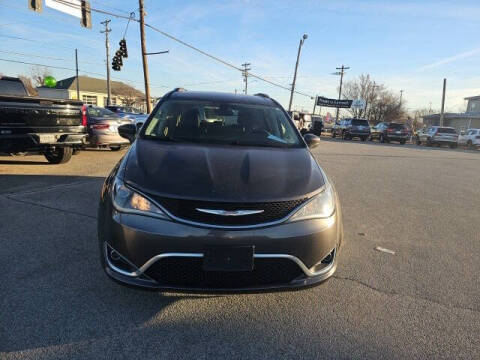 2017 Chrysler Pacifica Touring-L Plus