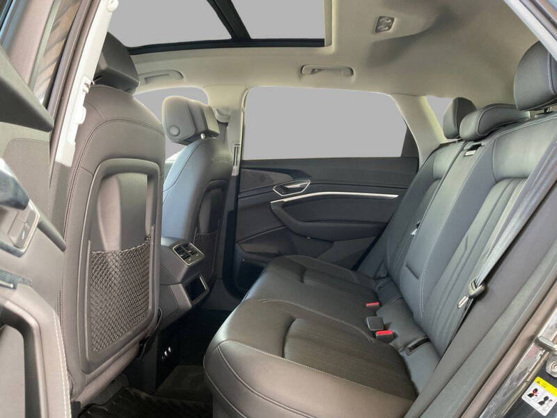 2019 Audi e-tron quattro Premium Plus