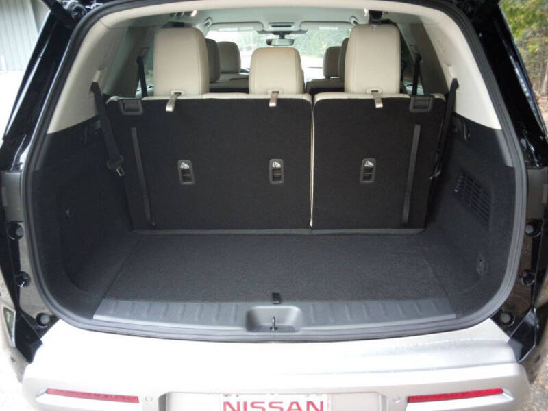 2025 Nissan Pathfinder SL