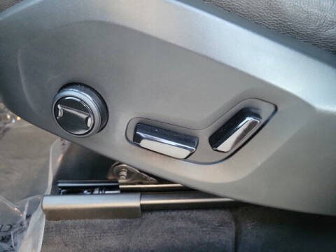 2024 Volvo XC60 B5 Core Dark Theme