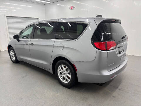 2021 Chrysler Voyager LX