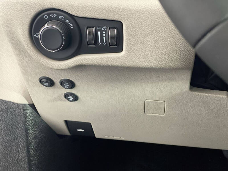 2024 Chrysler Voyager LX