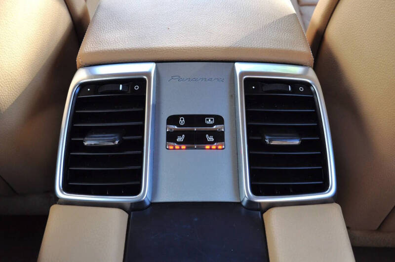 2012 Porsche Panamera