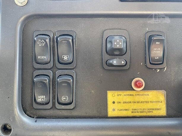 2015 Freightliner M2 106