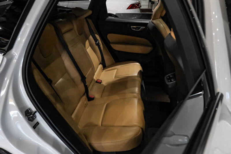 2022 Volvo XC60 B5 Inscription
