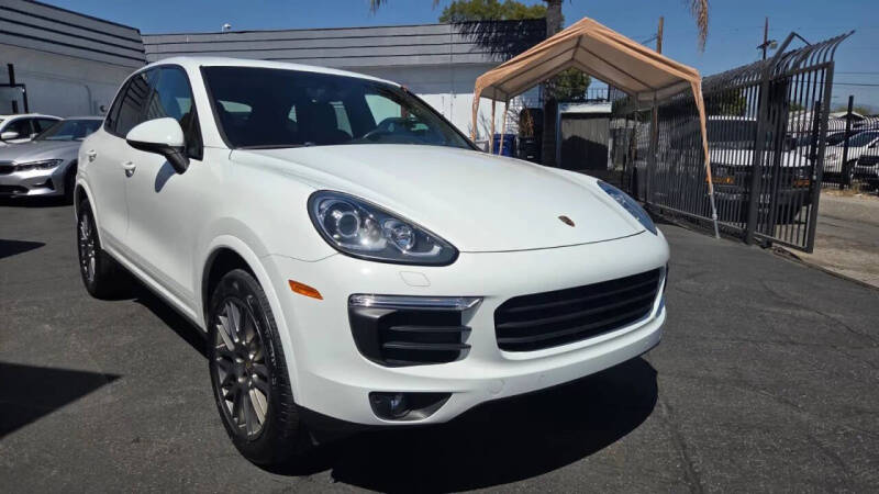 2017 Porsche Cayenne Platinum Edition