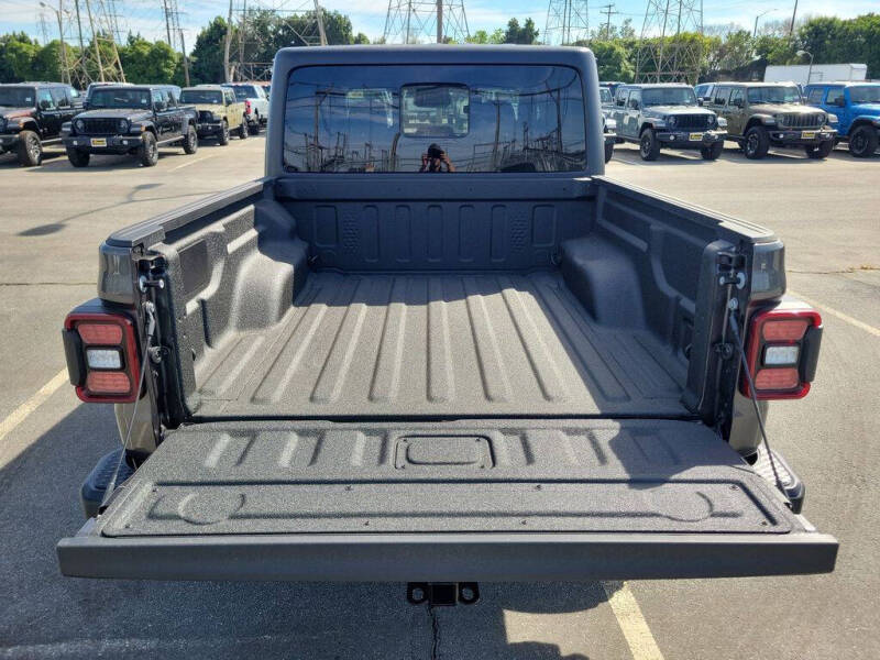 2026 Jeep Gladiator Willys