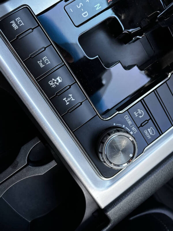 2018 Toyota Land Cruiser