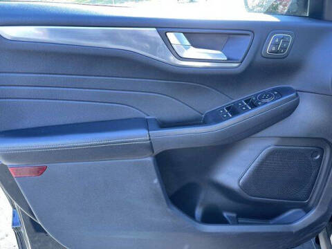 2022 Ford Escape Hybrid Titanium