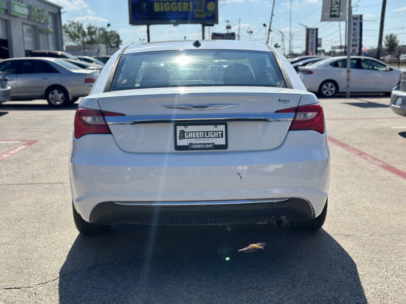 2013 Chrysler 200 LX