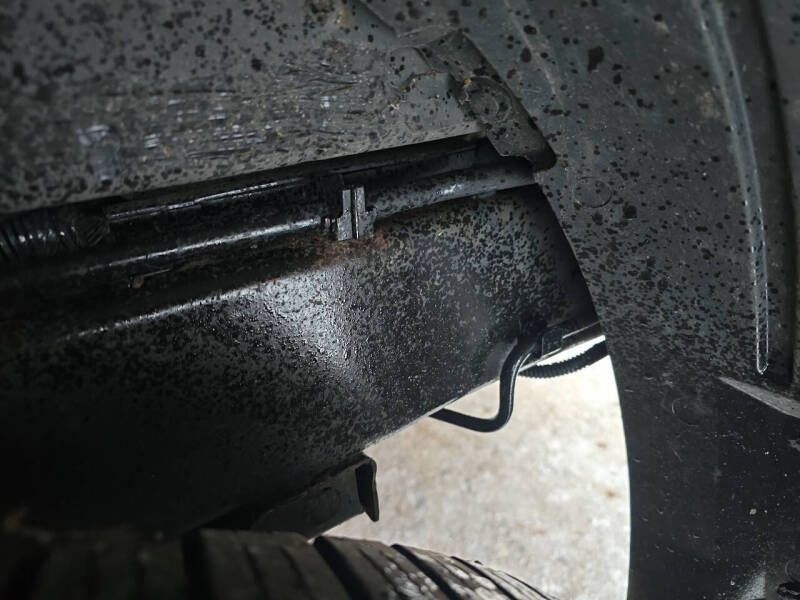 2011 Nissan Pathfinder LE